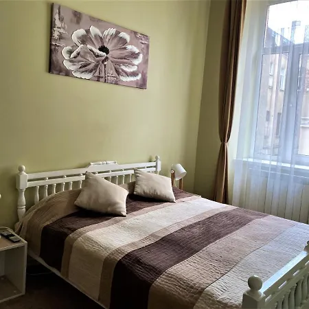 Glorious Near The Old Appartement Lviv