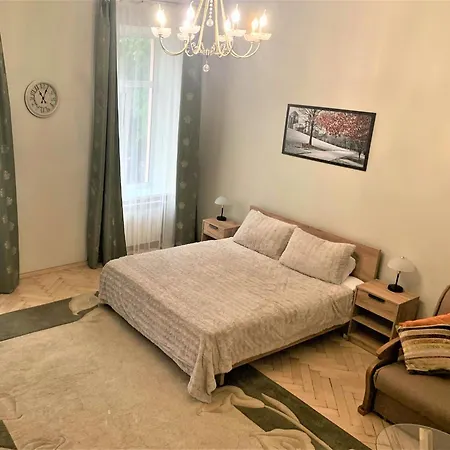 Glorious Near The Old Apartman