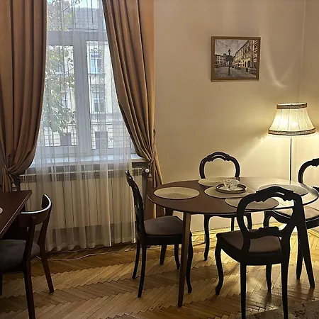 Апартаменты Glorious Near The Old