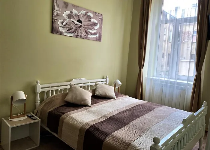 Glorious Near The Old Апартаменты Львов