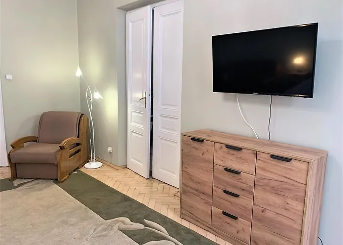 Glorious Near The Old Апартаменты