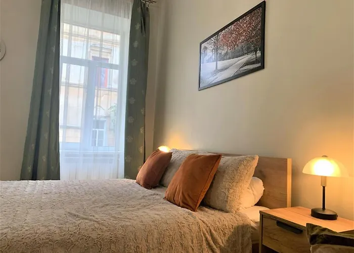 Glorious Near The Old דירה לבוב