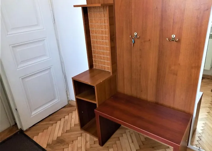 Glorious Near The Old Апартаменты