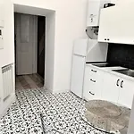 Апартаменты Glorious Near The Old *